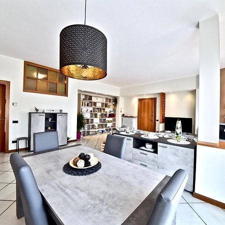 Modern Apartment Halfway Between Milan And Como Cogliate Exterior foto