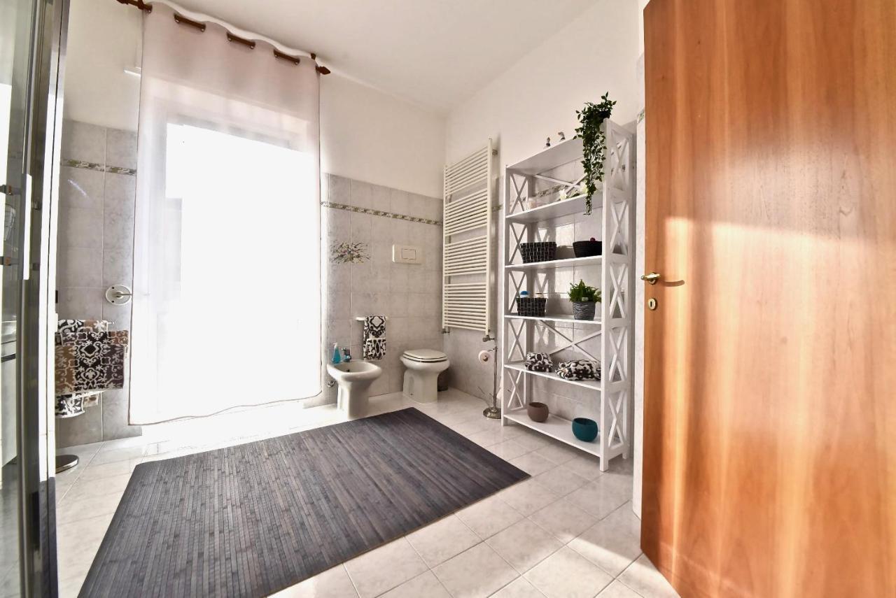 Modern Apartment Halfway Between Milan And Como Cogliate Exterior foto
